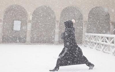 Franciszkanie z Asyżu biją się śnieżkami