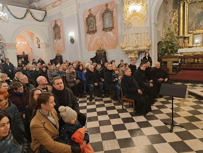 Mielec. Kolędowanie w bazylice