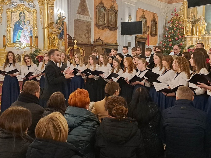 Mielec. Kolędowanie w bazylice