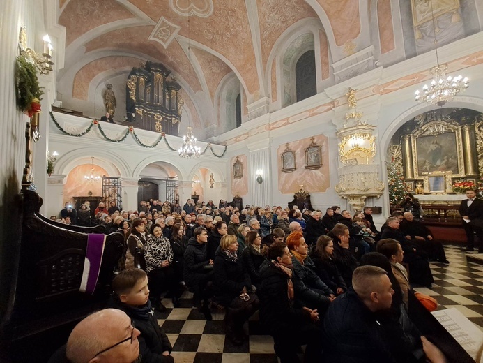 Mielec. Kolędowanie w bazylice