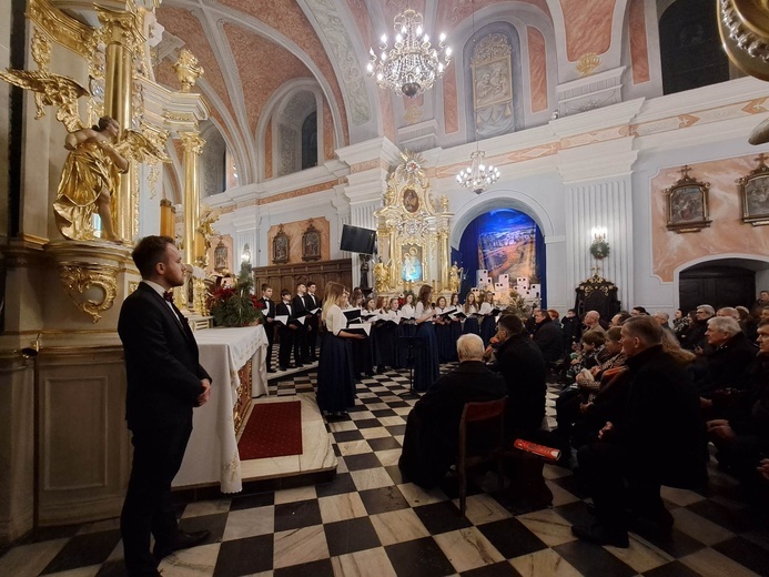 Mielec. Kolędowanie w bazylice