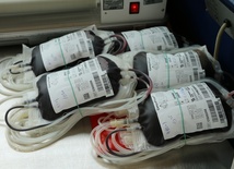 Narodowe Centrum Krwi do honorowych dawców: zgłoście się, stany magazynowe maleją