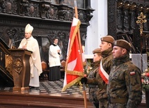 Mszę św. odprawił i słowo Boże wygłosił bp Piotr Przyborek.