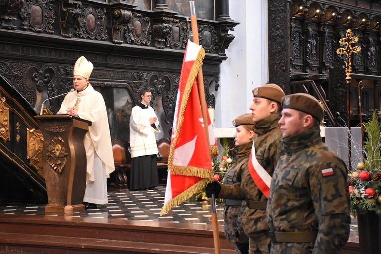 Mszę św. odprawił i słowo Boże wygłosił bp Piotr Przyborek.