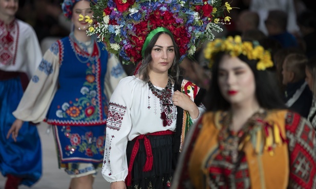 Mimo udręczenia wojną Ukraińcy się nie poddają i walczą na różnych frontach.