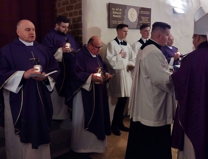 Modlitwa w intencji zmarłych biskupów i rządców naszej diecezji w katedrze