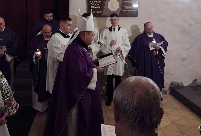 Modlitwa w intencji zmarłych biskupów i rządców naszej diecezji w katedrze