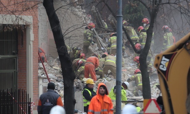Katowice. Pod gruzami probostwa znaleziono ciało jednej osoby, poszukiwania drugiej ciągle trwają 