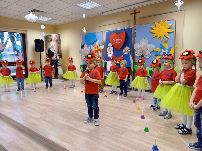 Dzień babci i dziadka u sióstr prezentek