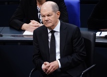 Scholz przestrzegł przed "licytowaniem się" na broń dla Ukrainy