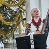 Iryna Krill śpiewała kolędy podczas Mszy Świętych.