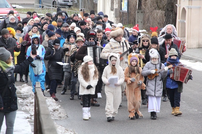 Zakliczyn. Kolędowanie ulicami miasta