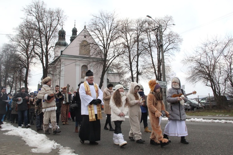 Zakliczyn. Kolędowanie ulicami miasta