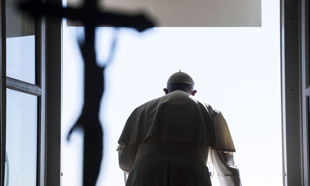 Franciszek w oknie na Anioł Panski