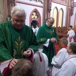 Wprowadzenie relikwii św. Szarbela w parafii Wniebowzięcia NMP w Bielawie