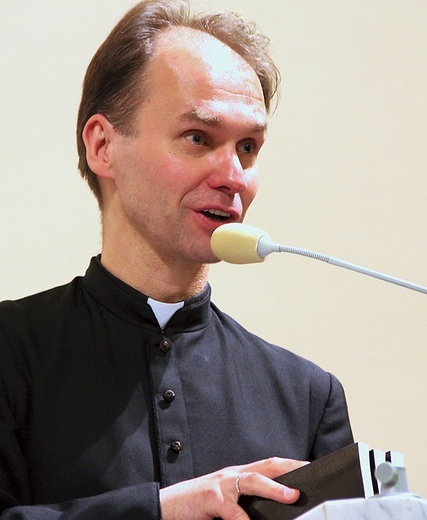 − Mamy porządną szkołę diecezjalną, więc wykorzystajmy to. Wyszukujmy i kształćmy utalentowane osoby, bo organistów nie mamy za wielu – przekonuje ks. Grzegorz Piekarz.