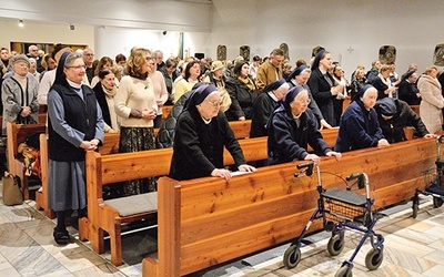 Wieczór z Duchem Świętym w klasztornej kaplicy sióstr misyjnych.