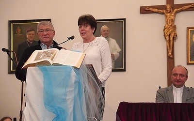	Anna i Jarosław do swojej Ziemi Obiecanej dotarli po lekturze Księgi Powtórzonego Prawa.