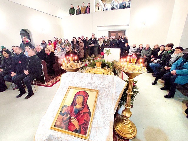 ◄	Kopia ikony Matki Bożej Łaskawej z Krzeszowa.