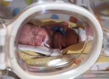 Ukraińskie trojaczki urodzone w lubelskim szpitalu oddychają już samodzielnie