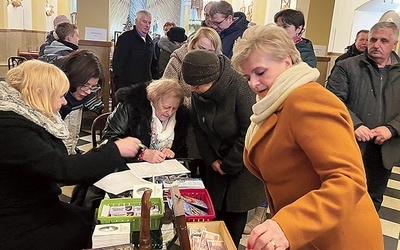 Chętnych do zapisów nie brakowało.