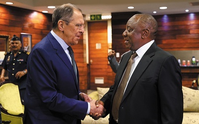 Minister spraw zagranicznych Rosji Siergiej Ławrow i prezydent RPA Cyril Ramaphosa na spotkaniu w Pretorii 23 stycznia.