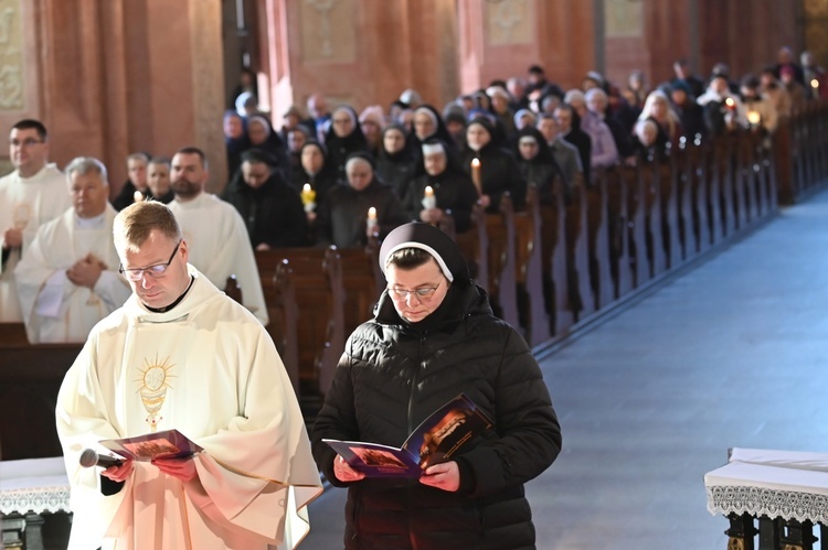 Dzień Życia Konsekrowanego w świdnickiej katedrze