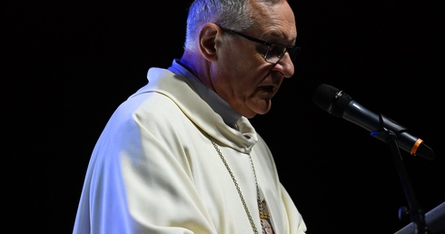Początek i koniec. Co stało się w sercu biskupa przez 15 lat?