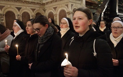 Bp Muskus: Jedyną racją istnienia osób konsekrowanych w świecie jest Jezus