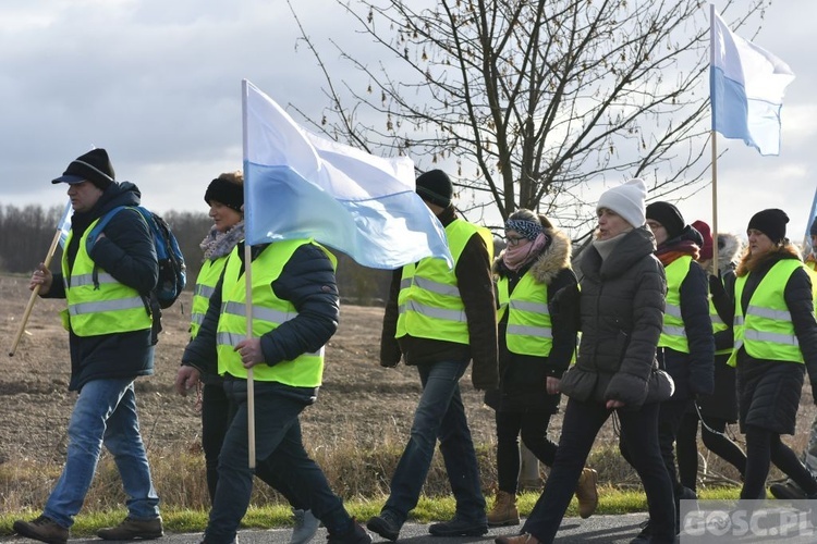 Comiesięczna pielgrzymka z Międzyrzecza do Pani Cierpliwie Słuchającej