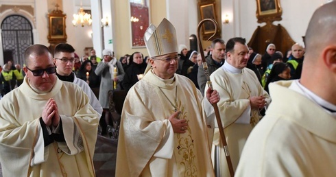 Biskup dziękuje osobom konsekrowanym