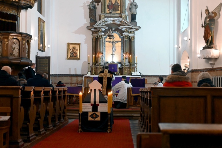 Requiem w dawnym rycie za Benedykta XVI