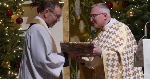 Ks. proboszcz Stanisław Wójcik i o. Mariusz Michalik po Boskiej Liturgii na Złotych Łanach.