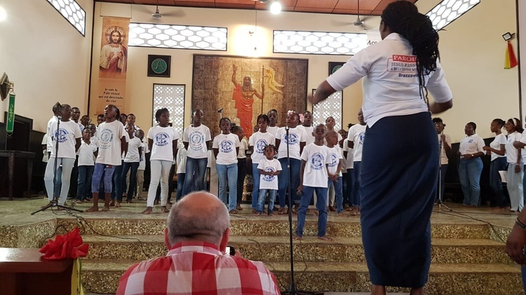 Koncert chórów w par. Pana Jezusa Zmartwychwstałego i Miłosierdzia Bożego w Brazzaville.