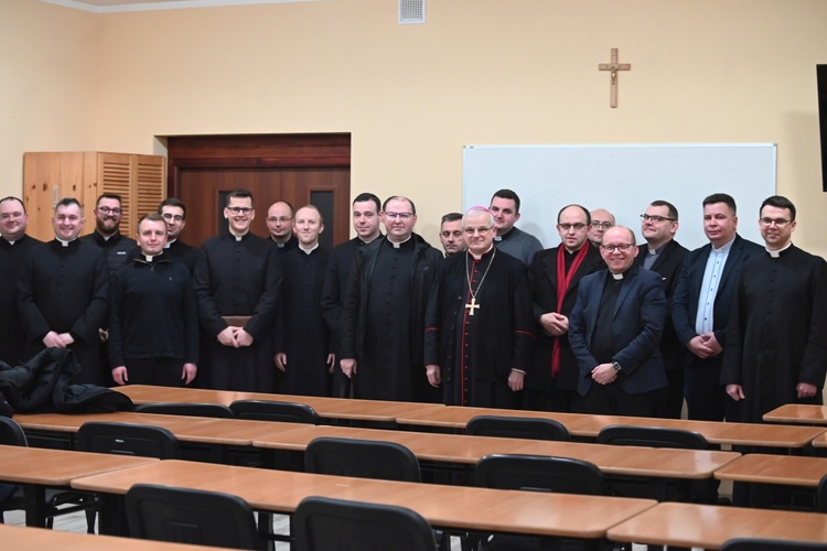 Świdnica. Biskup spotkał się z księżmi odpowiedzialnymi za ministrantów