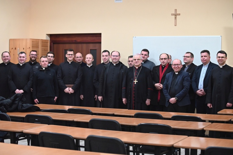 Świdnica. Biskup spotkał się z księżmi odpowiedzialnymi za ministrantów