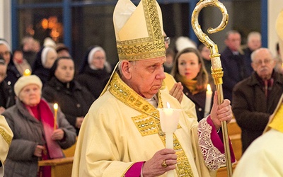 	Jubilat podczas uroczystości dziękczynnej za jego pracę w diecezji opolskiej.