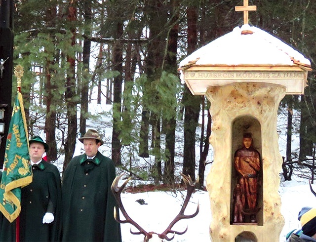 ▲	W dawnej osadzie Brzóza poświęcono kapliczkę św. Huberta.