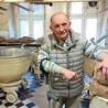 Pan Andrzej przejął od ojca zakład, który funkcjonował  od 1977 roku.