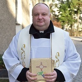 Kapelan hospicjum i wikariusz parafii pw. Najświętszego Zbawiciela w Zielonej Górze.