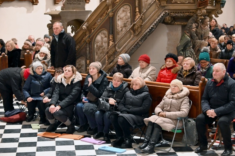 Ząbkowice Śl. Lutowa Msza św. z modlitwą o uzdrowienie