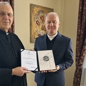 Medal stulecia KUL dla bp Mieczysława Cisły