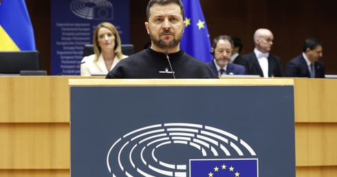 Prezydent Zełenski w PE: staję przed wami, żeby bronić prawa Ukrainy do powrotu do domu - do Europy