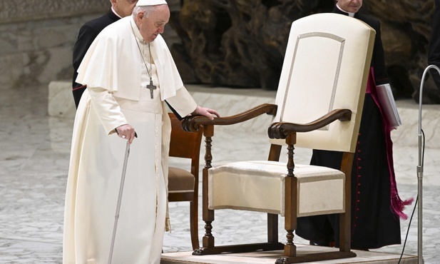 Papież przed Dniem Chorego: patrzmy w oczy cierpiącym