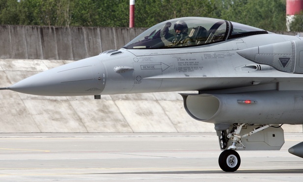 Holandia: Ukraina formalnie poprosiła nas o przekazanie samolotów F-16