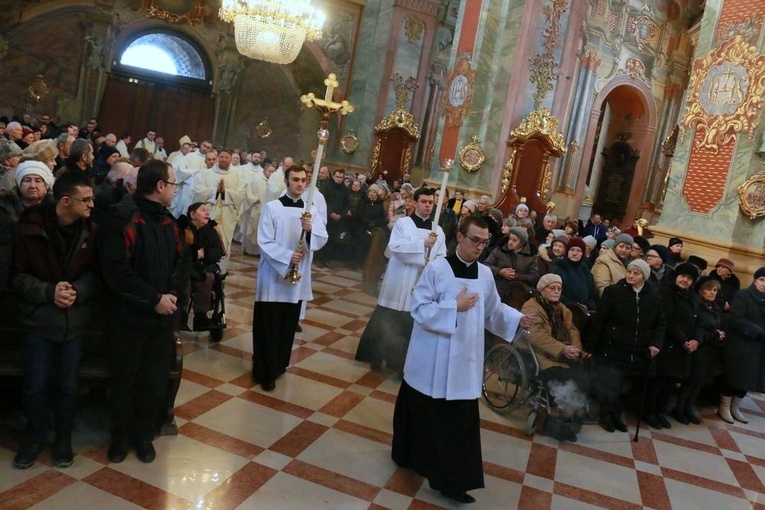 Msza św. w intencji chorych w lubelskiej katedrze.