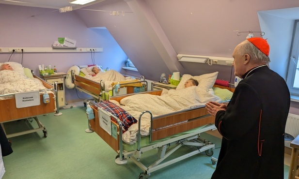 Kard. Nycz w hospicjum: Swoje cierpienie łączcie z ofiarą Chrystusa