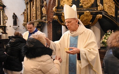 Podczas liturgii udzielony został sakrament namaszczenia chorych. 