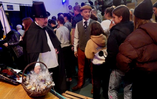 Ebenezer Scrooge i inni - nauczyciele bielskiego gastronoma na scenie