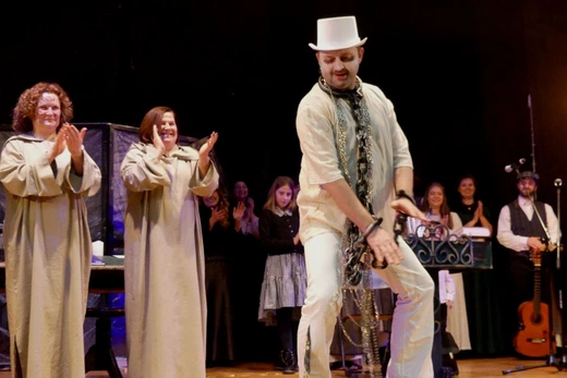 Ebenezer Scrooge i inni - nauczyciele bielskiego gastronoma na scenie